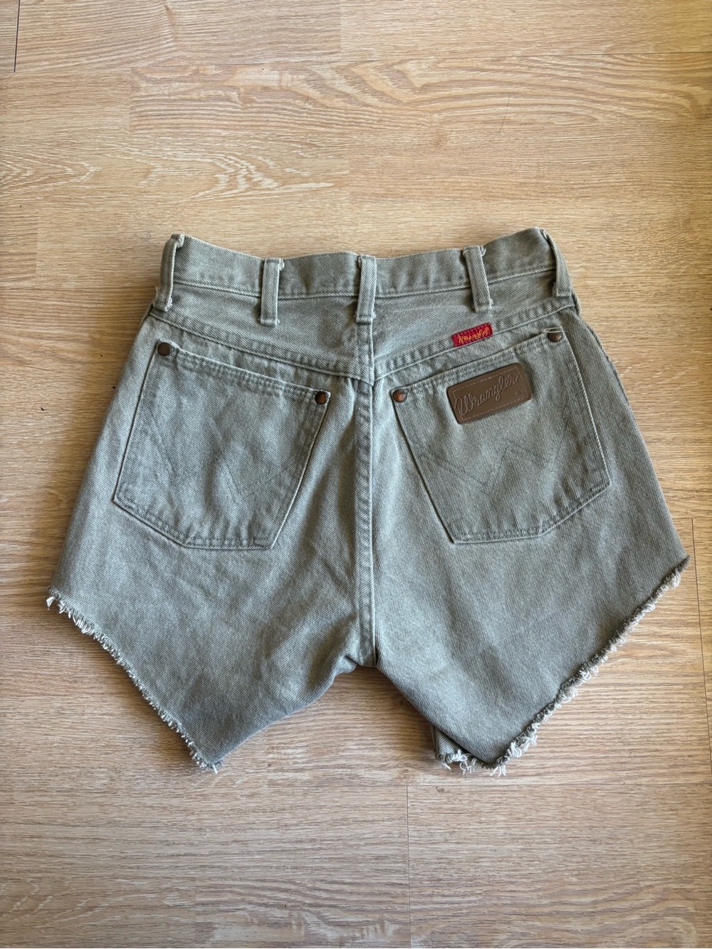 Shorts - Picture 3 of 5